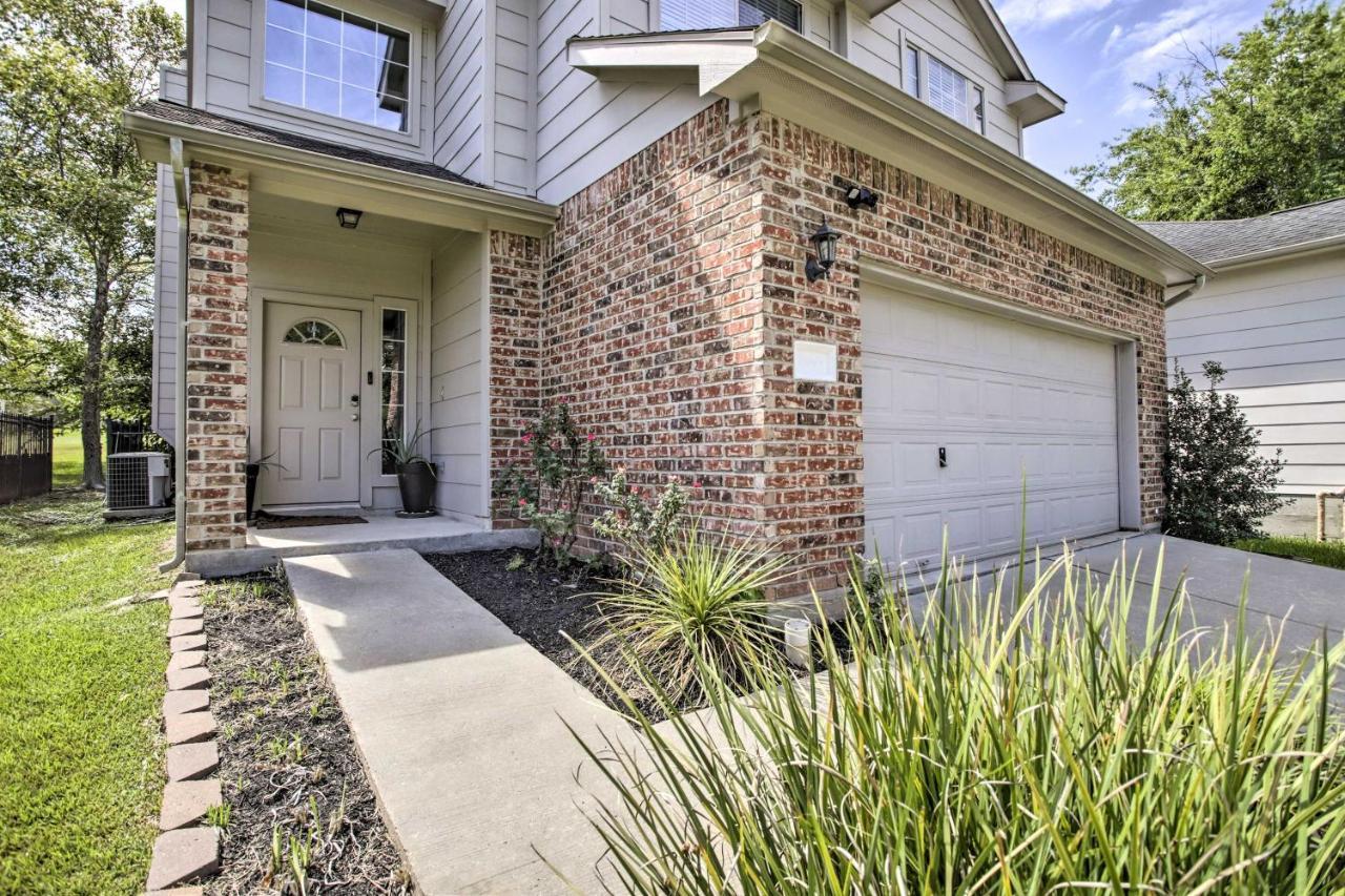 Lovely Montgomery Retreat With Patio And Yard! Exterior photo